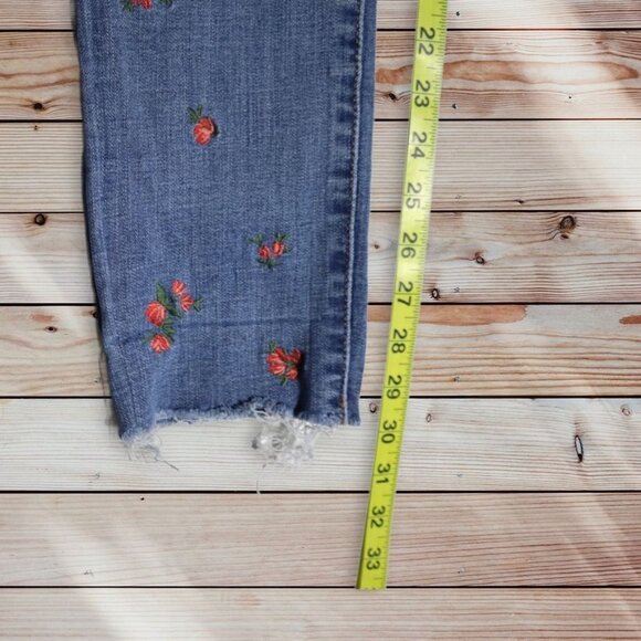 Levi's Shaping Skinny Embroidered Jeans Waist 26 - Picture 6 of 11